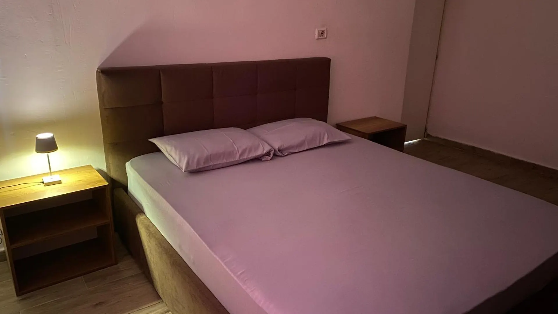 21 Dhjetori Apartment Tirana