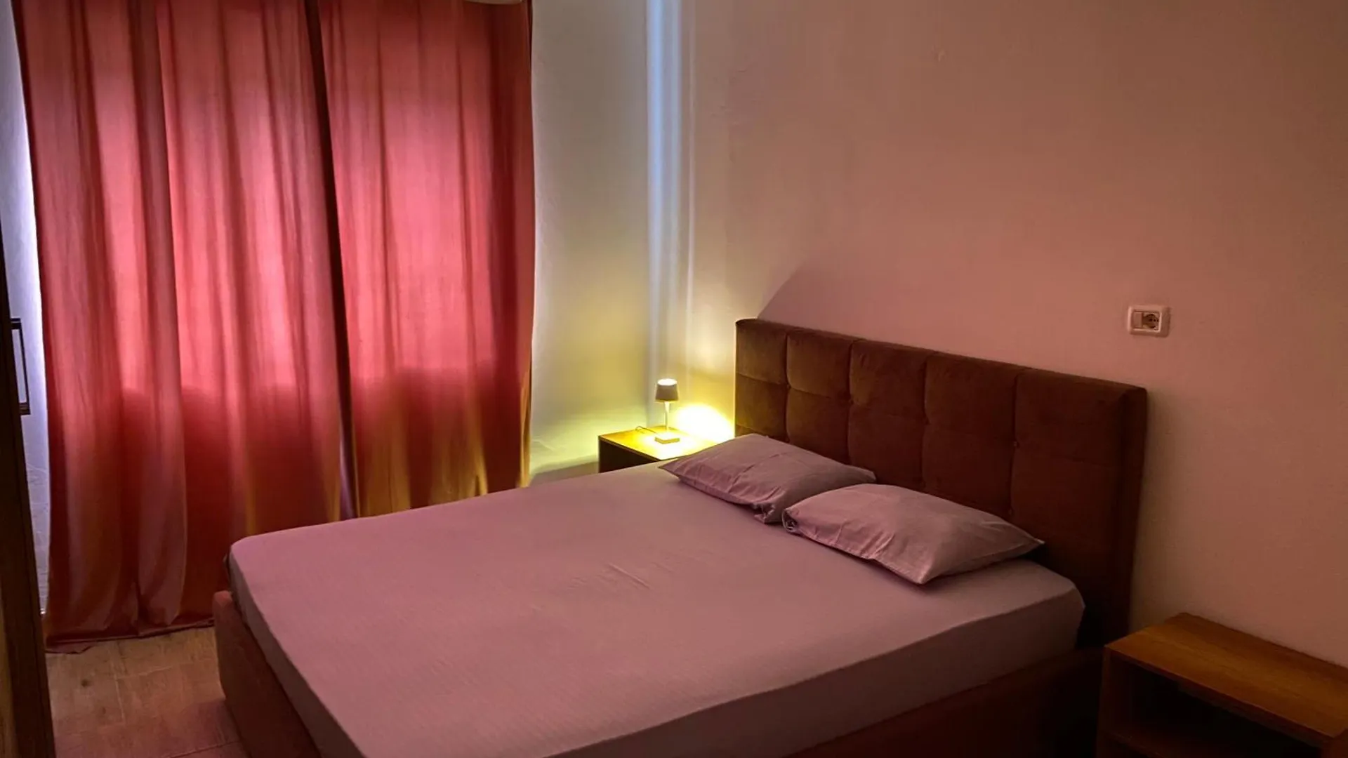 21 Dhjetori Apartment Tirana